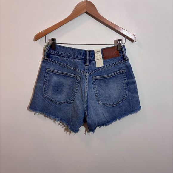 AE77  American Eagle The High Rise Cuff-OFF Medium Wash 27 Jean Shorts NEW - Picture 4 of 13